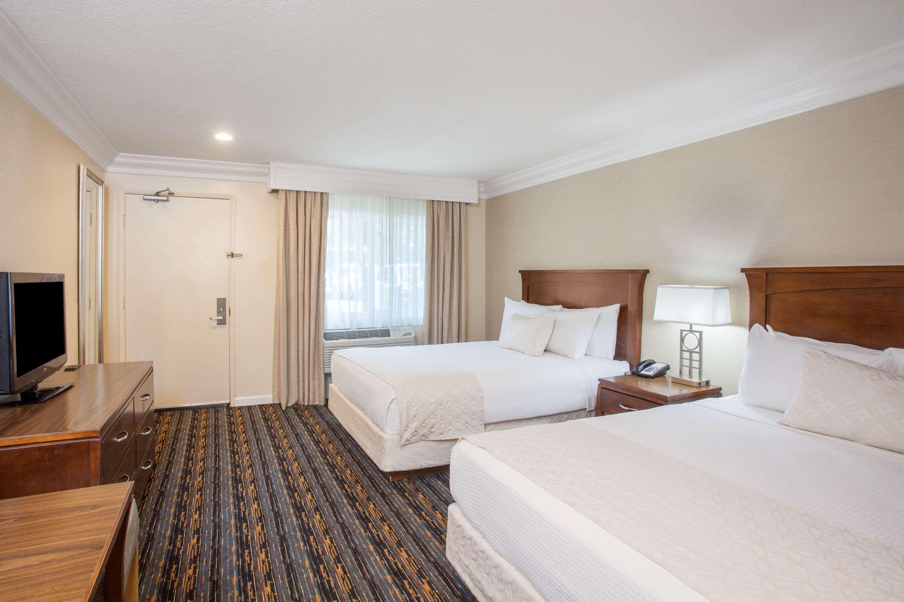 Days Inn By Wyndham San Diego Hotel Circle Εξωτερικό φωτογραφία