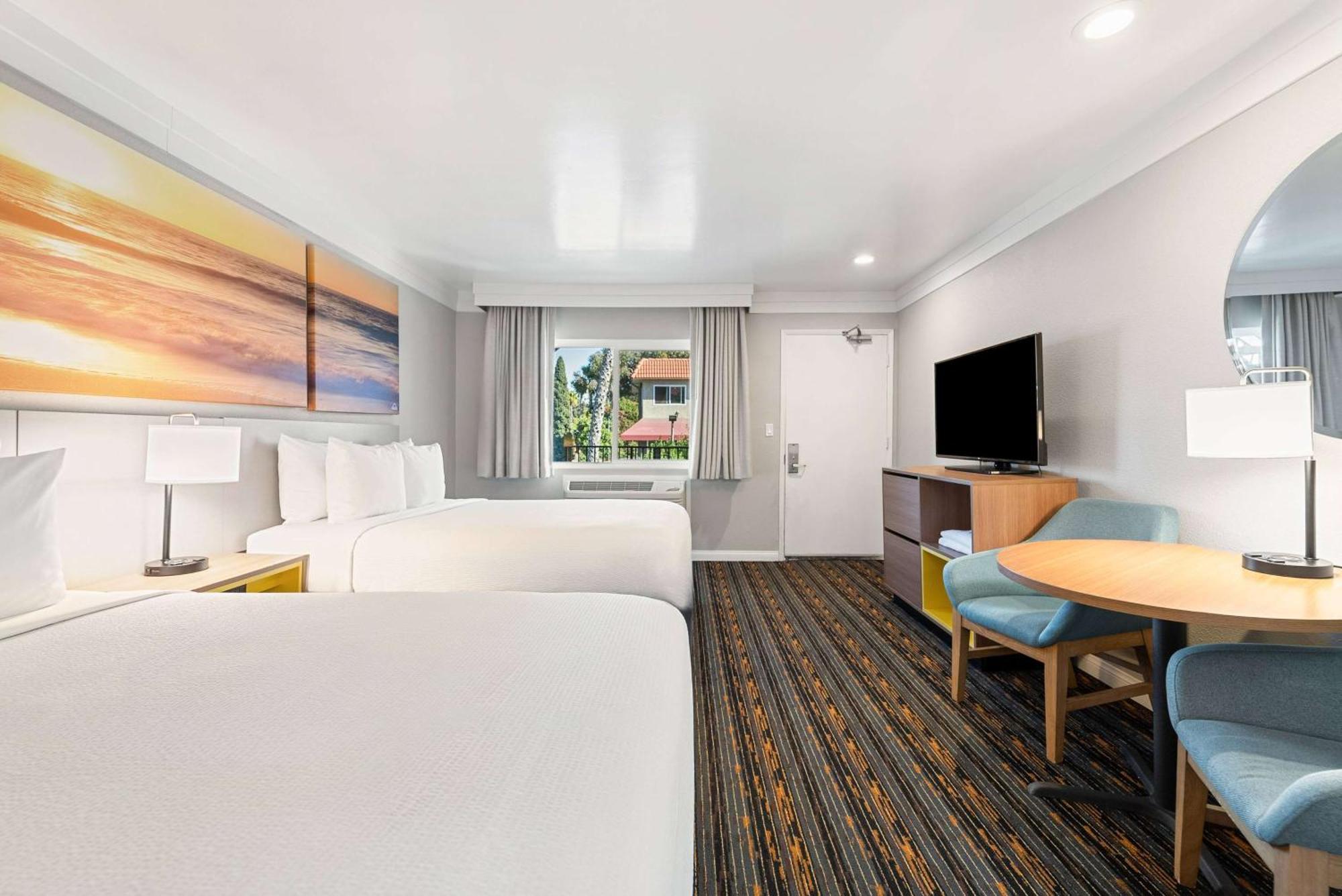 Days Inn By Wyndham San Diego Hotel Circle Εξωτερικό φωτογραφία