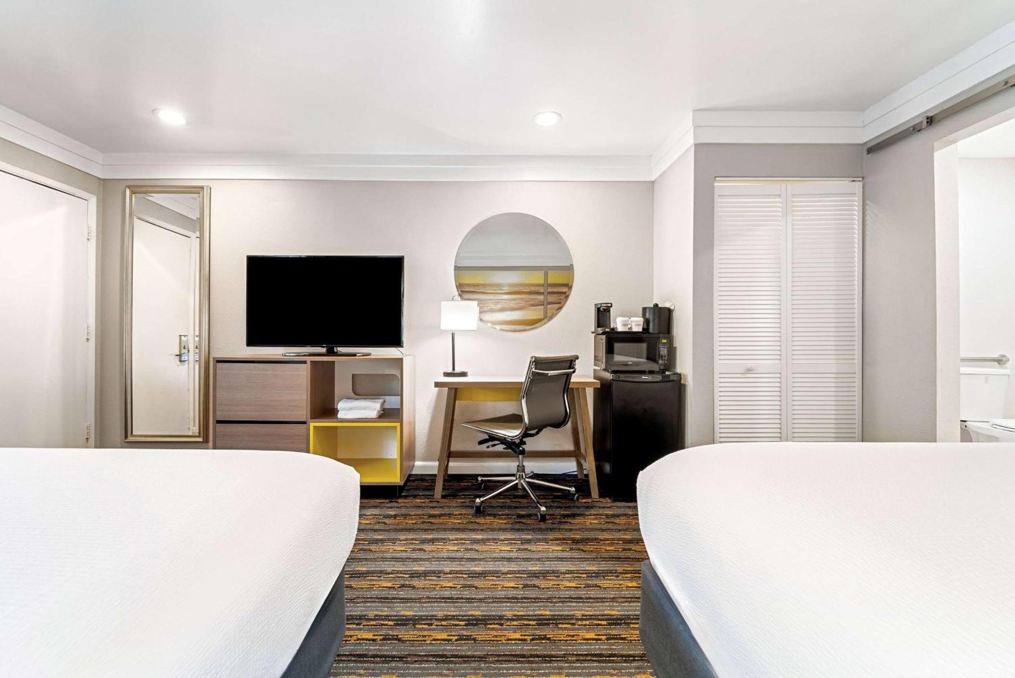Days Inn By Wyndham San Diego Hotel Circle Εξωτερικό φωτογραφία